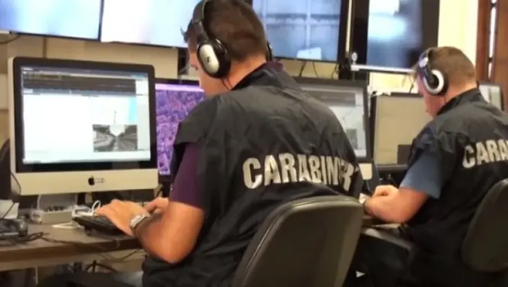 Operazione Dilemma, padre e figlio nella sala d’aspetto della caserma: «Non parlare, non dire niente»