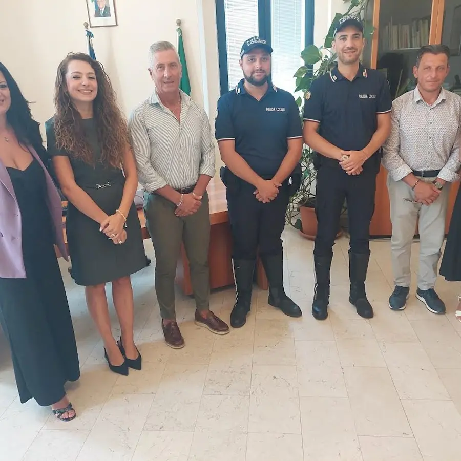 Taurianova, il benvenuto il sindaco Biasi accoglie 2 nuovi agenti della Polizia locale