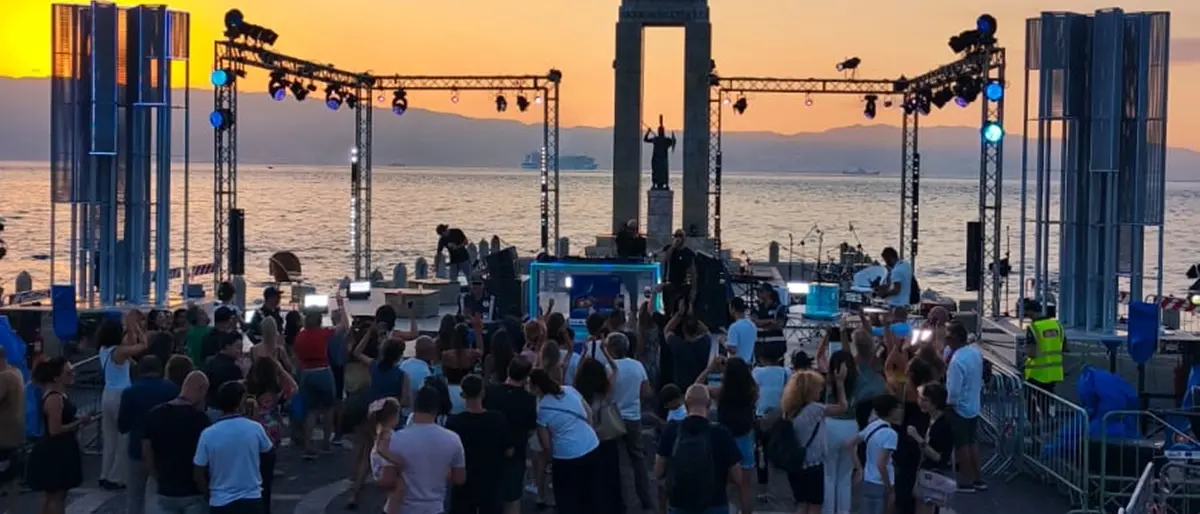 Sunsetland: il tramonto reggino è con il local DJ Gianfry e il sax di Demetrio Fortugno. Domani 9 agosto in scena Dj Flash