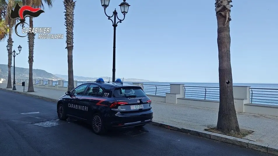 Bagnara: lavoratore in nero, cibo non tracciato e videosorveglianza abusiva. Chiuso stabilimento balneare