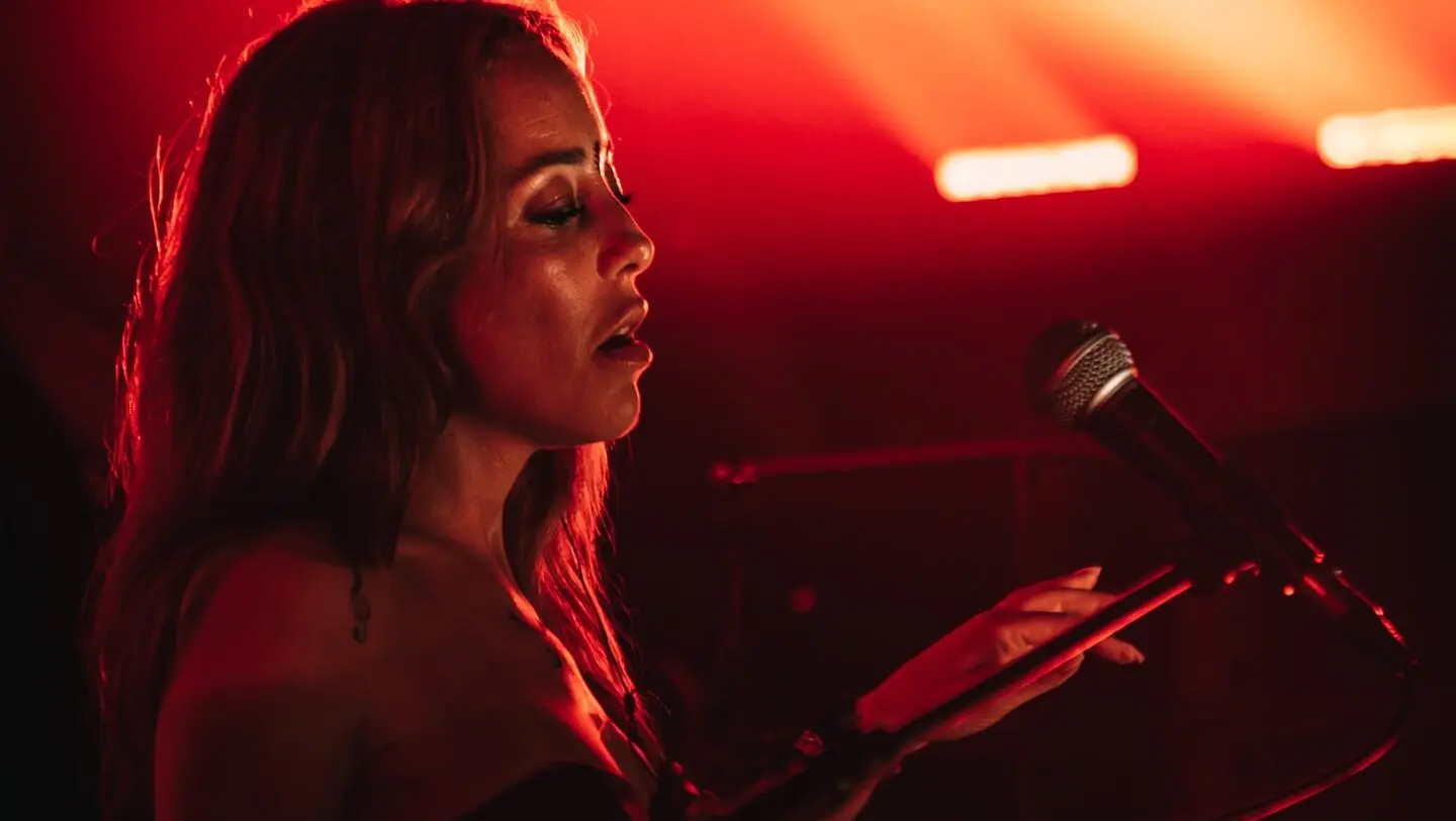 Mantra Vibes, la musica elettronica internazionale sbarca a Saline con Adassiya