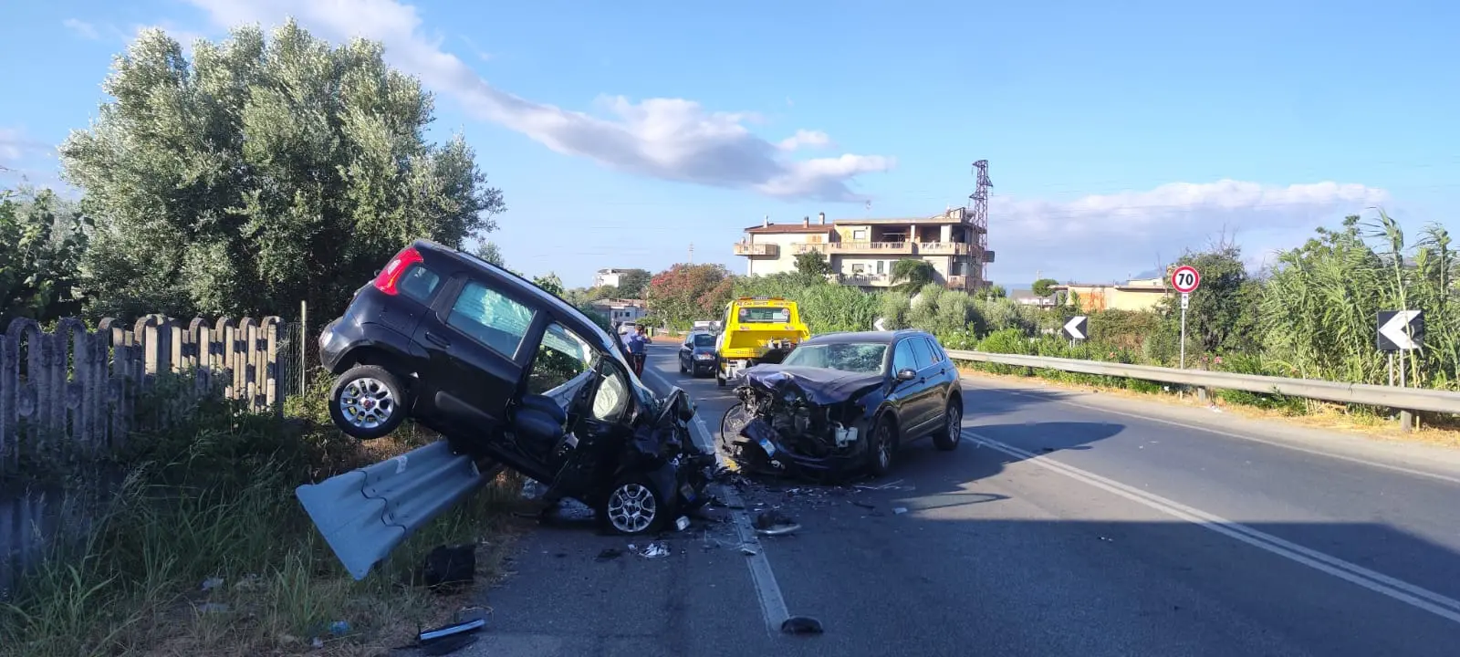 Bovalino, carambola sulla 106: tre feriti - FOTO