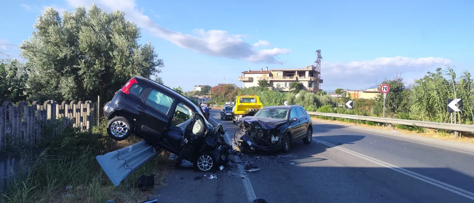 Bovalino, carambola sulla 106: tre feriti - FOTO
