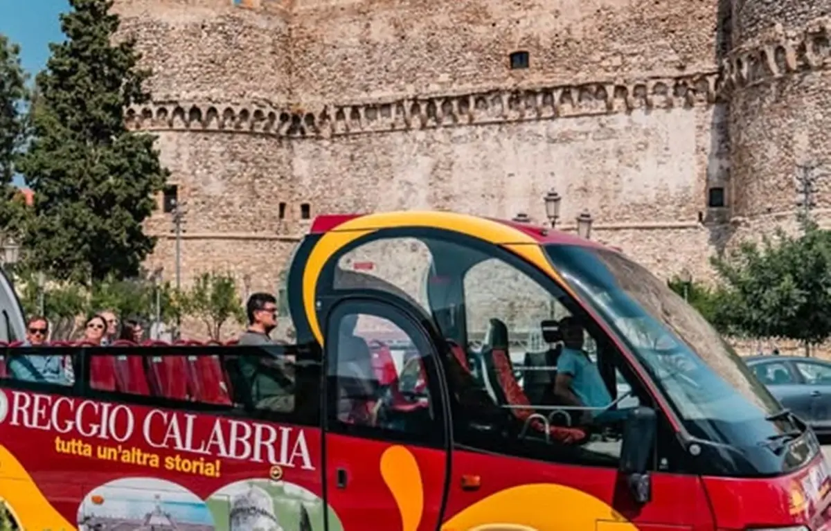 Reggio, ogni sera è un viaggio speciale a bordo del City tour di Atam