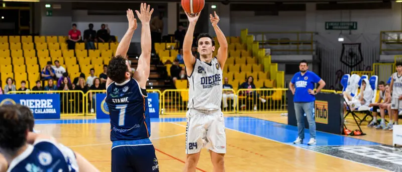 Basket, la Dierre rinnova l’accordo con il cestista Fabio Fazzari