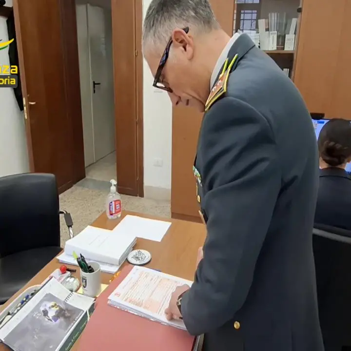 Reggio, false certificazioni mediche per pensioni e benefici INPS: 51 indagati dalla Guardia di Finanza