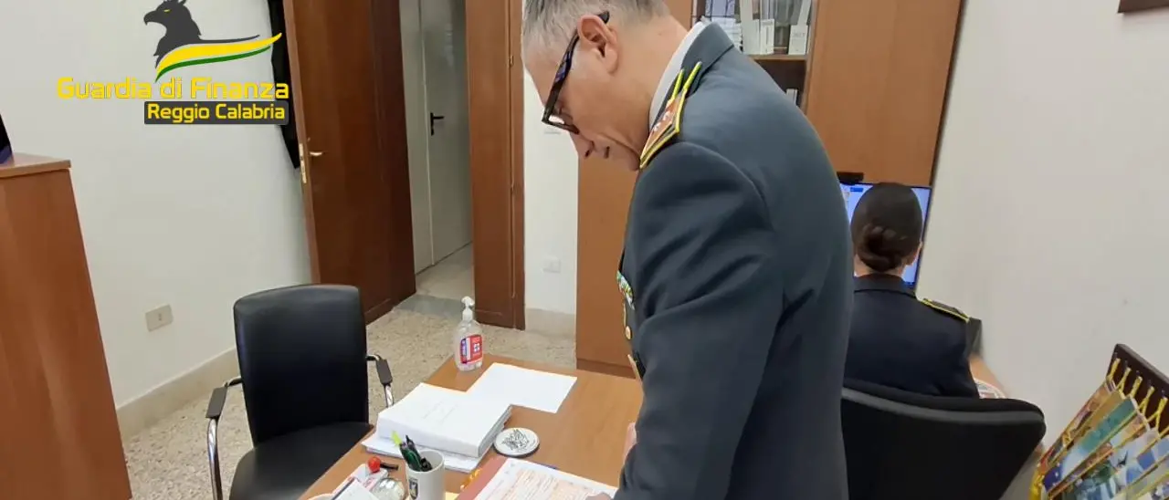 Reggio, false certificazioni mediche per pensioni e benefici INPS: 51 indagati dalla Guardia di Finanza