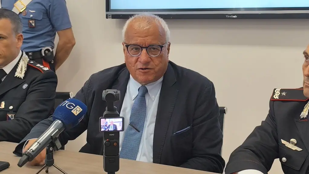 Svolta sull'omicidio a Gioia Tauro, il Procuratore Crescenti: «Non è stata morte naturale, delitto nascosto tra mura di casa»