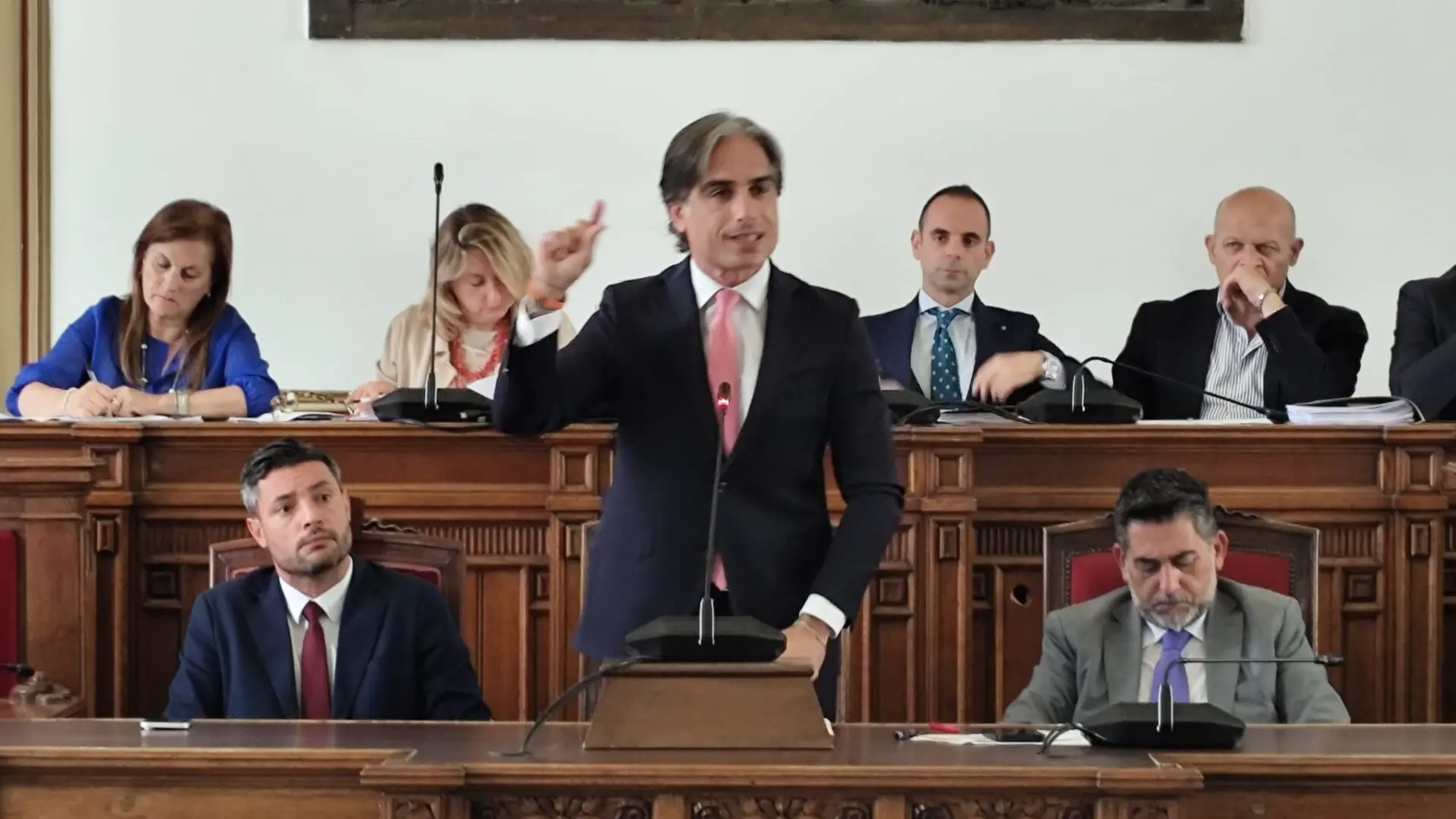 Consiglio Comunale, l'opposizione attacca ma Falcomatà suona il de profundis sull'alta velocità: «Stralciati dal governo 11 miliardi»