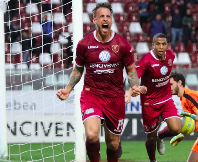 Serie B, la Reggina torna a sorridere. Crisetig e Denis piegano il Brescia: 2-1