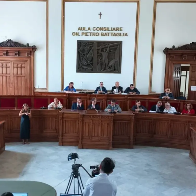 Reggio, Consiglio Comunale: via libera all’ assestamento di bilancio. Ok ai lavori a Gallico e alla Consulta per l’integrazione multietnica