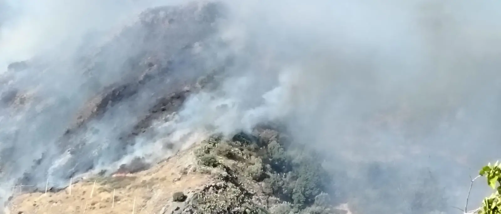 «Qui si muore perché non conviene restare»: San Lorenzo brucia e lo Stato non c’è