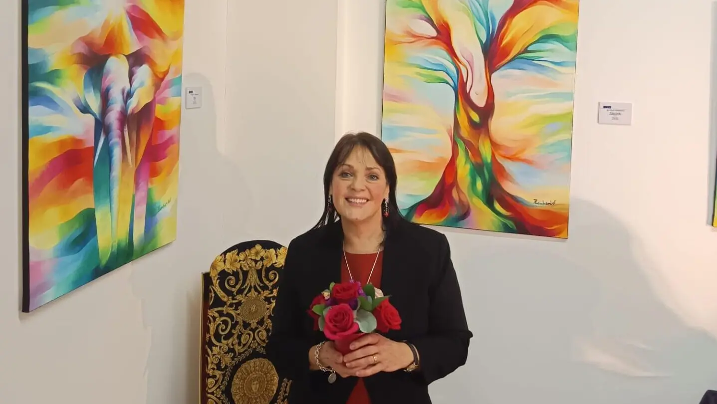 Arte e sostenibilità al Castello di Ardore: Patrizia Lombardo inaugura la sua mostra personale | FOTO