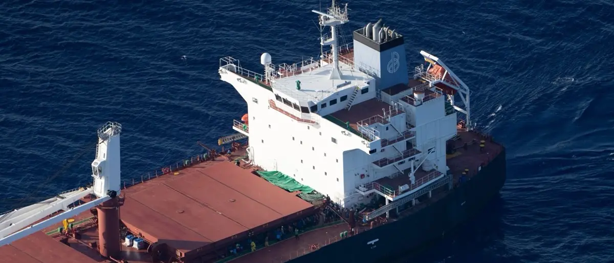 Dirottato da Reggio a Pozzallo il mercantile Port Fukuoka con a bordo oltre 90 migranti e le salme di due minori