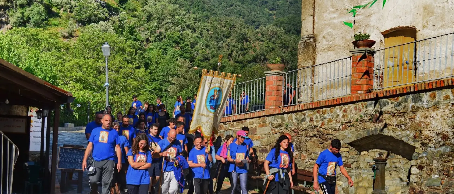 Polsi ferita e dimenticata: la montagna della fede resta isolata, annullato il pellegrinaggio dei “Misteri della Gioia”