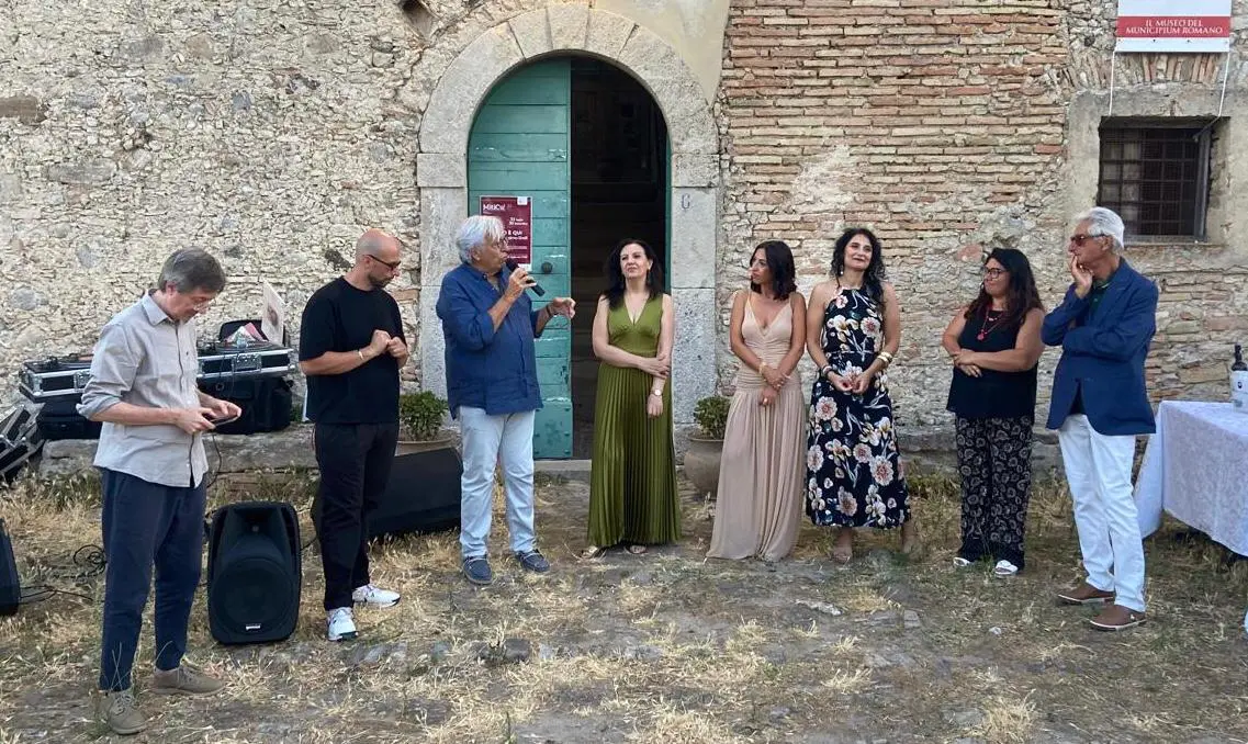 Locri, inaugurata “Dioniso è qui”, la mostra di Massimo Sirelli