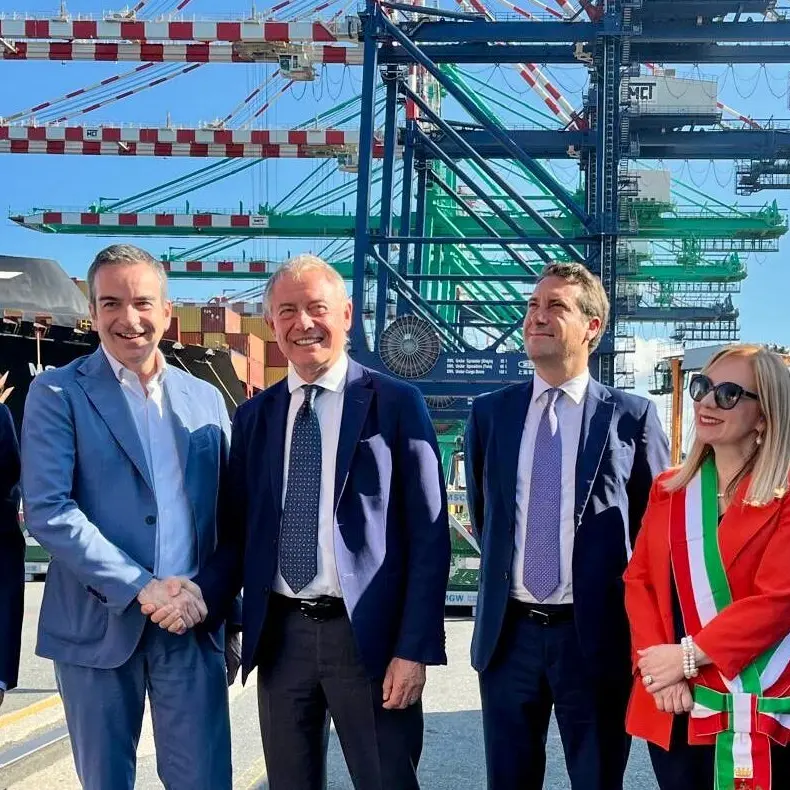Il ministro Urso e Occhiuto in visita al Porto di Gioia Tauro: «Se a Taranto non ci sono le condizioni, realizzeremo qui il Polo Dri»