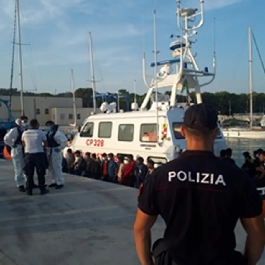 Reggio, la polizia ferma lo scafista dello sbarco di migranti dello scorso 20 luglio a Roccella Ionica