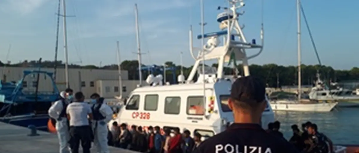 Reggio, la polizia ferma lo scafista dello sbarco di migranti dello scorso 20 luglio a Roccella Ionica
