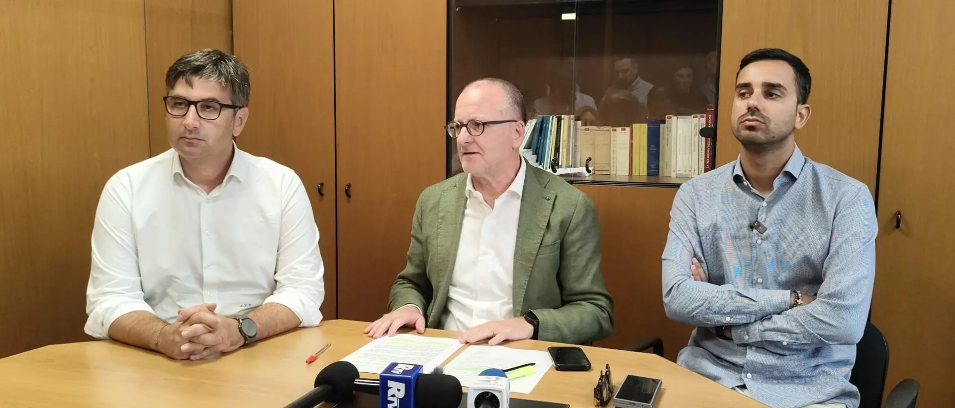 Verso le regionali, le opposizioni non ci stanno: «C’è un abusivo alla Cittadella, da dimesso non può usare i suoi poteri»