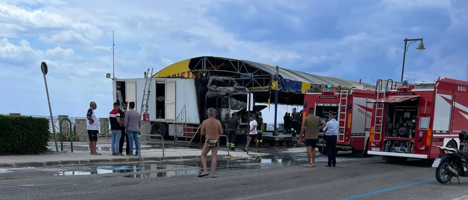 Camion a fuoco a Roccella, il rogo di natura dolosa: fermato il presunto responsabile
