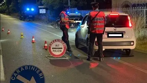 Locri, controlli dei Carabinieri nel weekend: patenti ritirate e sanzioni per oltre 7.200 euro