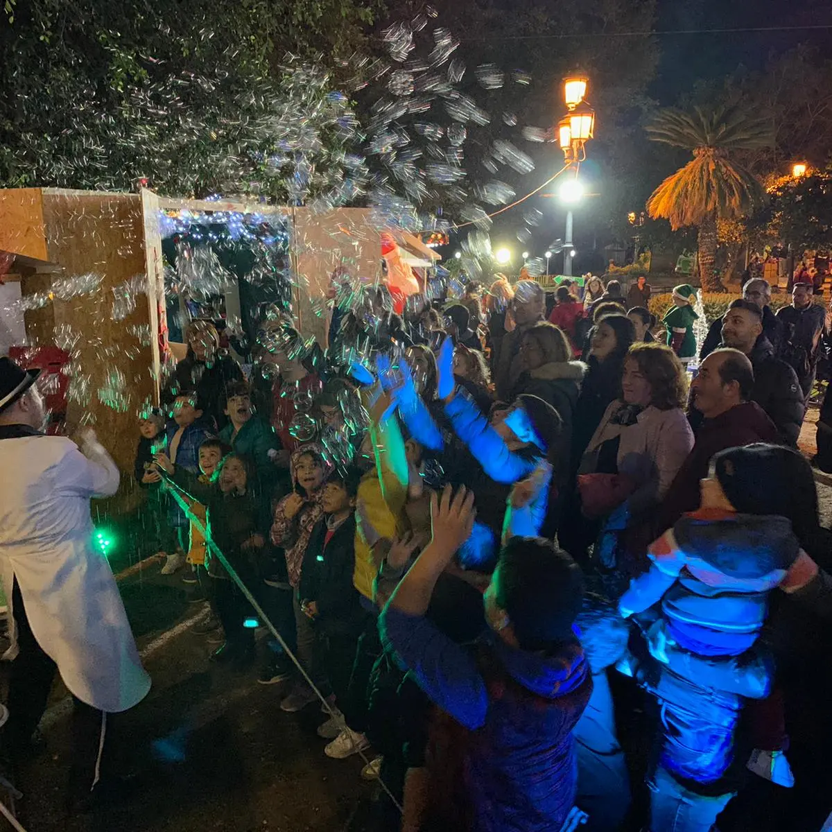 La magia del villaggio di Santa Claus accende il Natale nella villa comunale