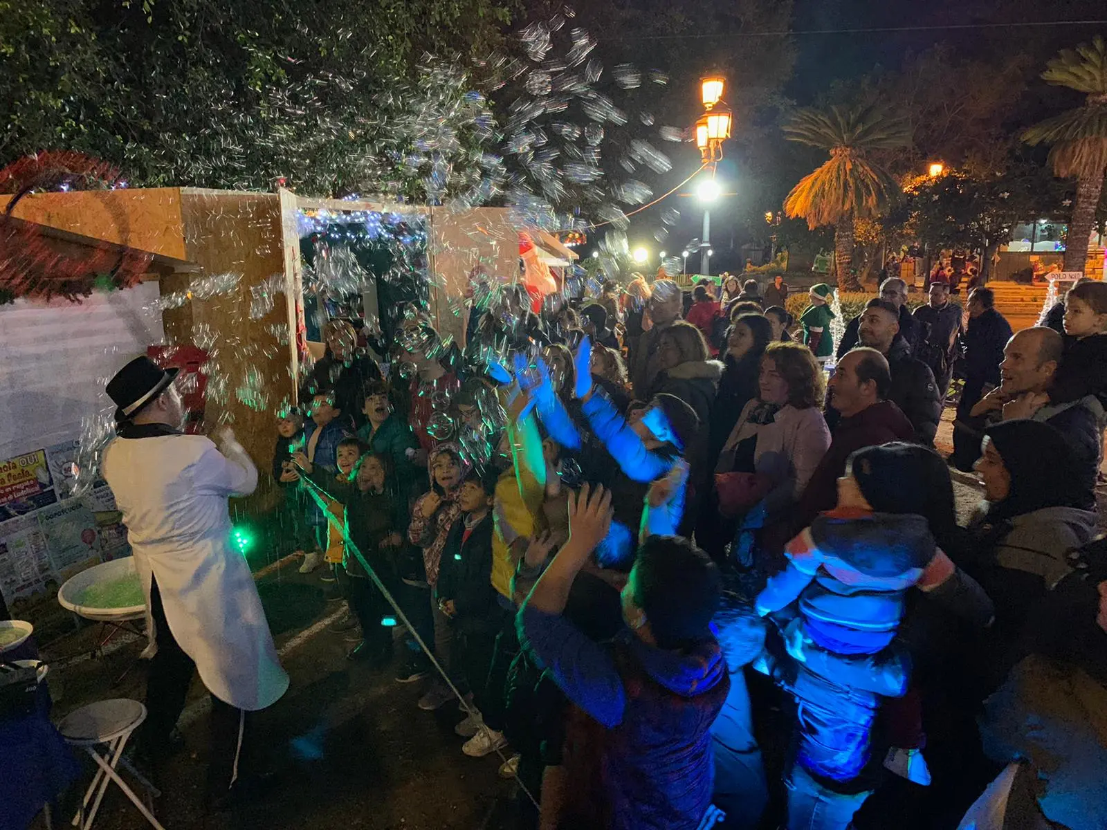 La magia del villaggio di Santa Claus accende il Natale nella villa comunale