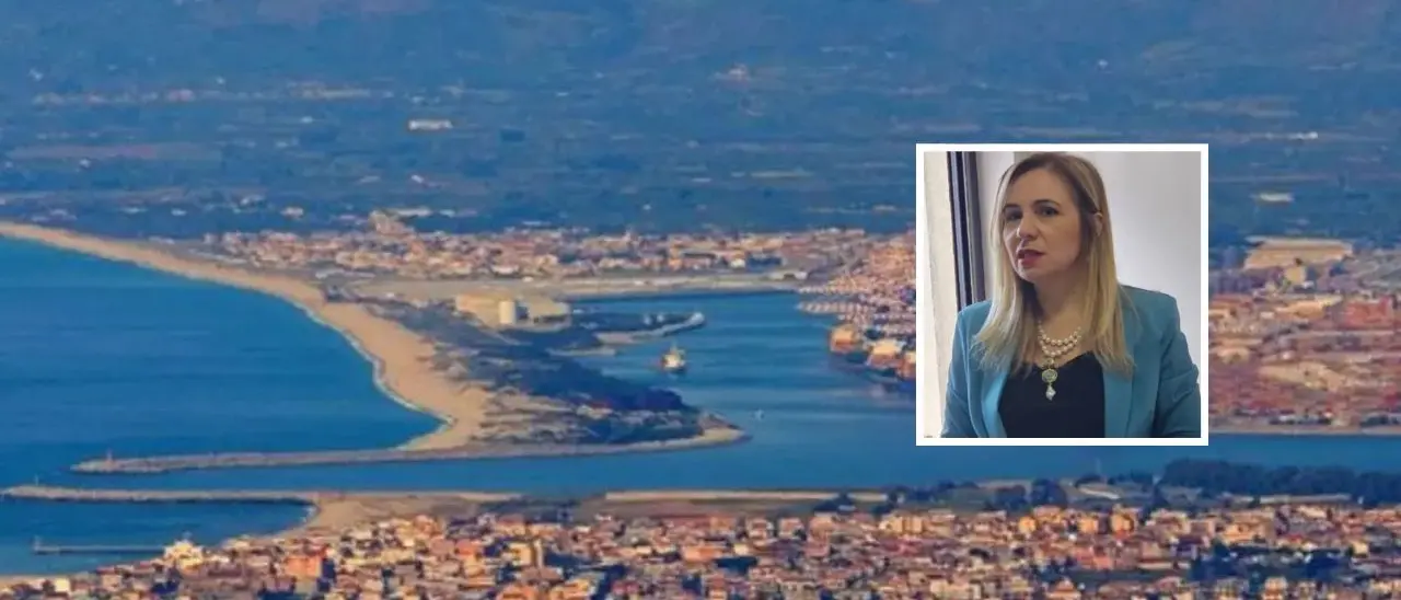 Protesta dei dipendenti dell'agenzia delle dogane del porto di Gioia Tauro