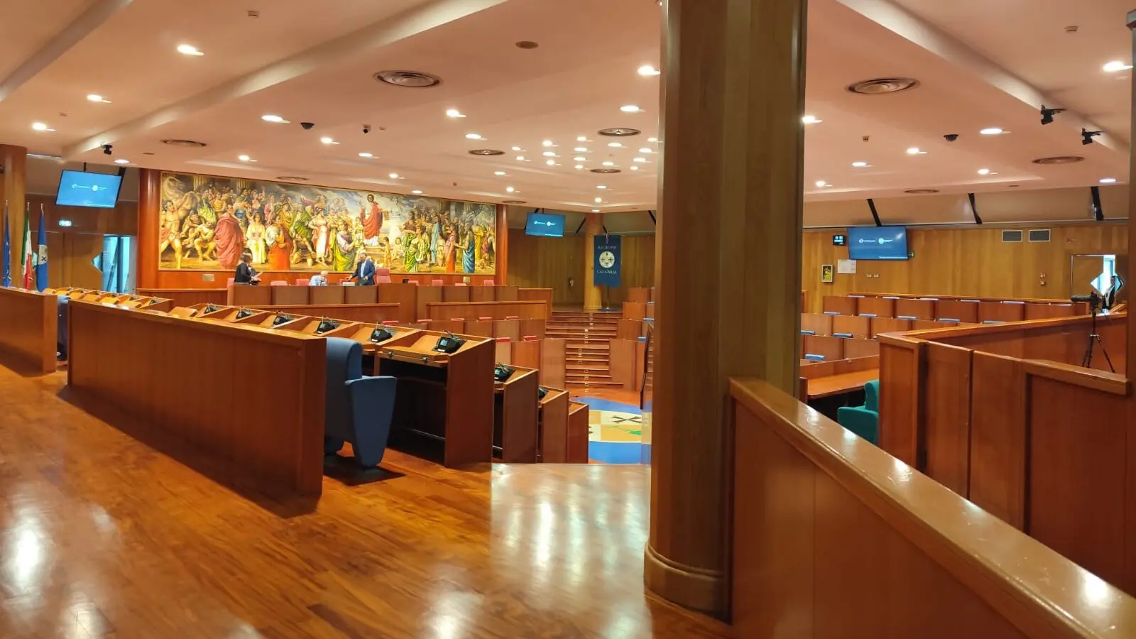 Aula deserta a Palazzo Campanella, la seduta del Consiglio Regionale rischia di saltare