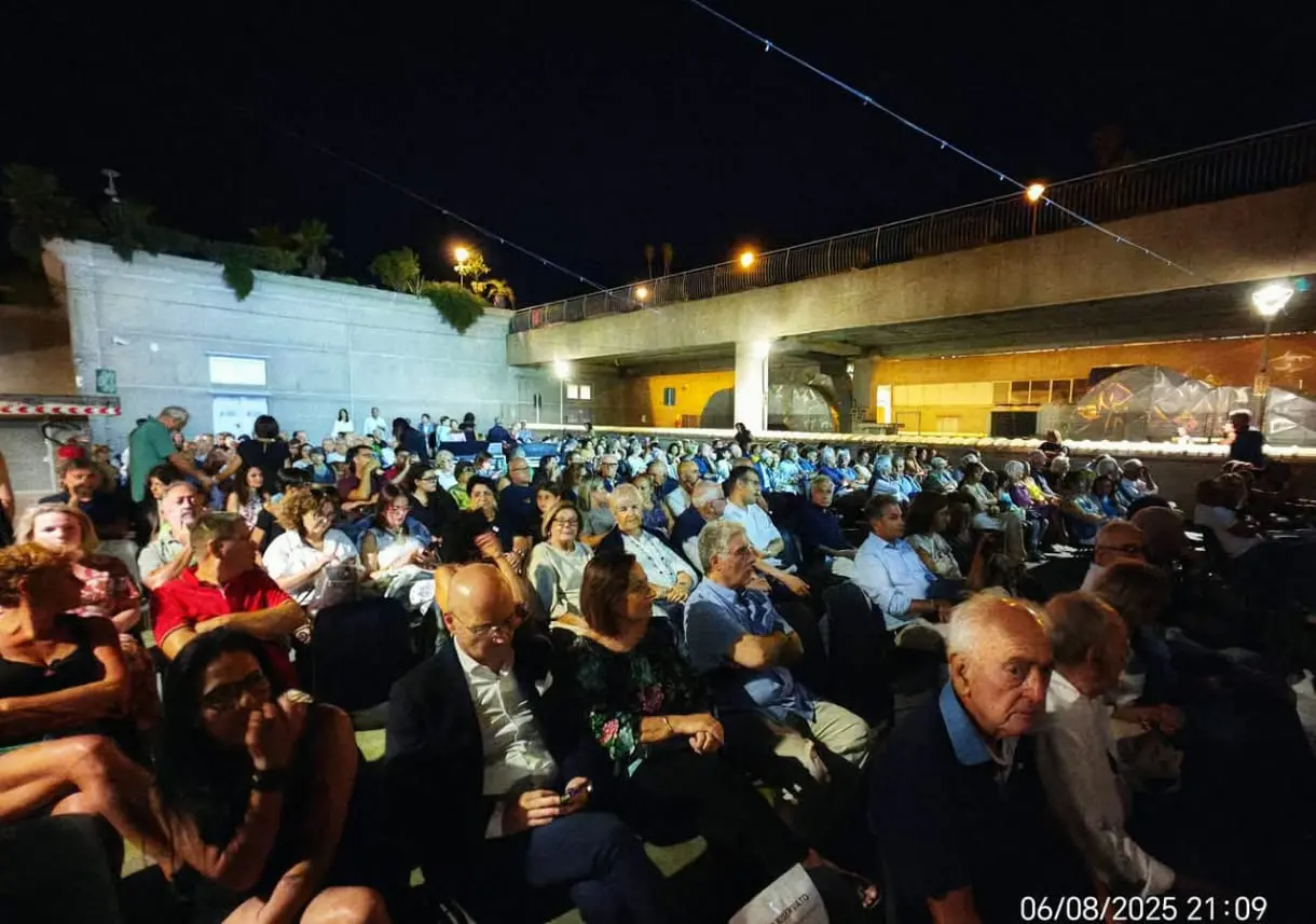 La Filarmonica Metropolitana Reggina porta la R.J.O. Orchestra a Porto Bolaro: un trionfo di musica e pubblico