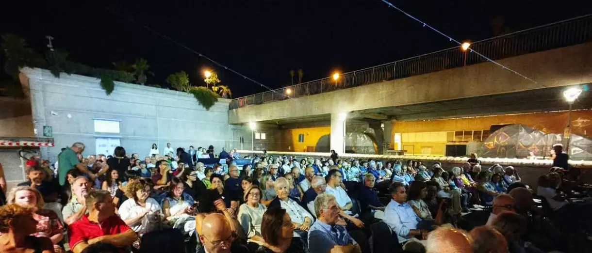 La Filarmonica Metropolitana Reggina porta la R.J.O. Orchestra a Porto Bolaro: un trionfo di musica e pubblico