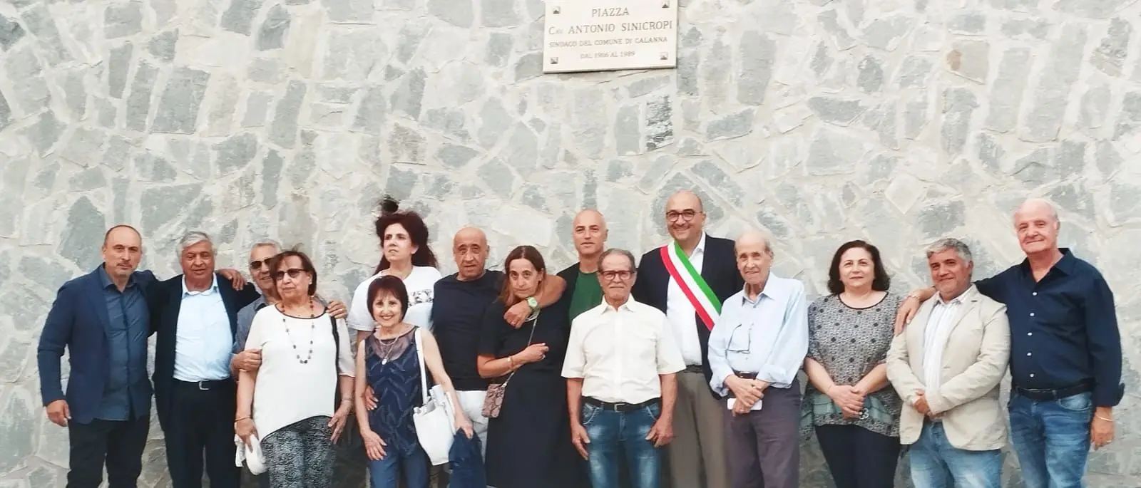 Calanna dedica una piazza all’ex sindaco Sinicropi: «Un simbolo di unità e valori per la comunità»