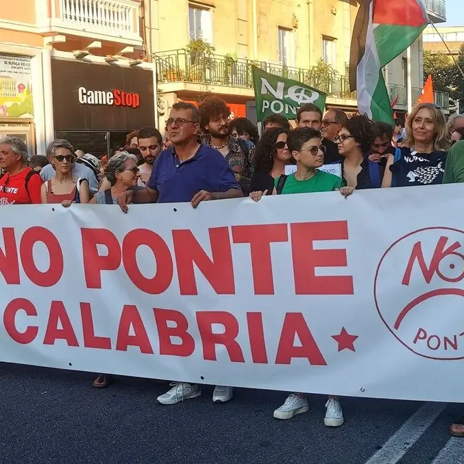 No ponte Calabria a Messina: «Una delle più grandi mobilitazioni agostane nella storia del Movimento»
