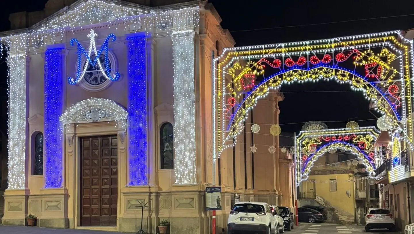 Arasì si veste di cielo: la Festa di Maria SS. Assunta