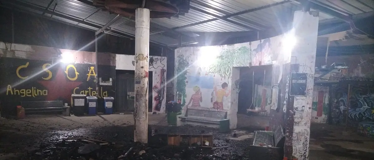 Reggio, il Csoa Cartella: «L'incendio non sembra un attacco di natura politica»