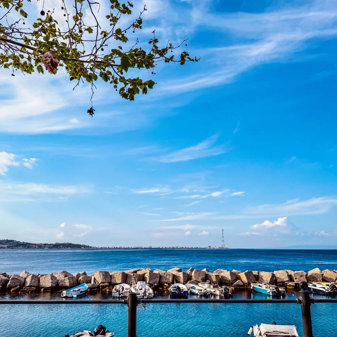 LA FOTO DEL GIORNO | Il paradiso all'improvviso: affacciati sullo Stretto