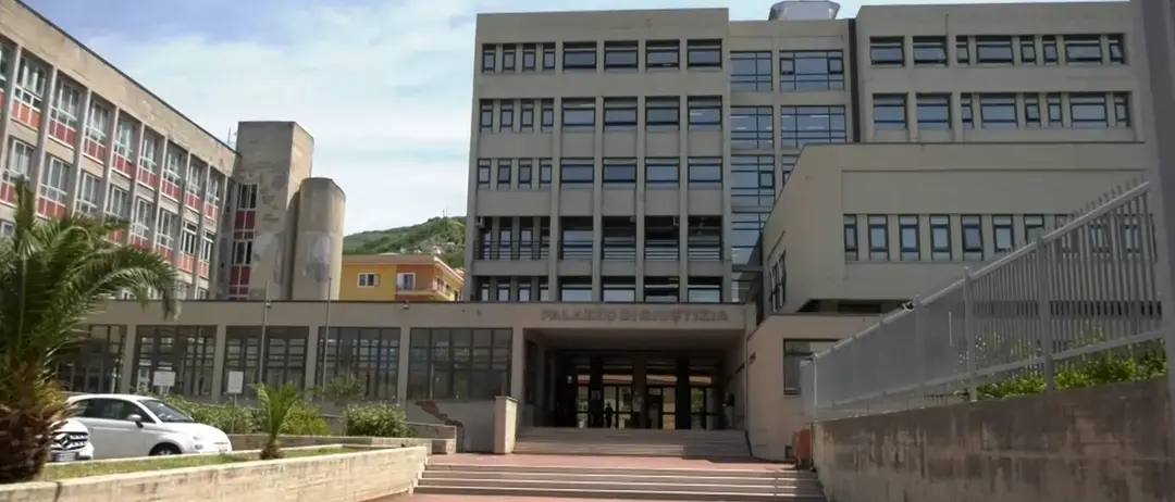 Botulino a Diamante: otto gli indagati, domani le autopsie delle due vittime