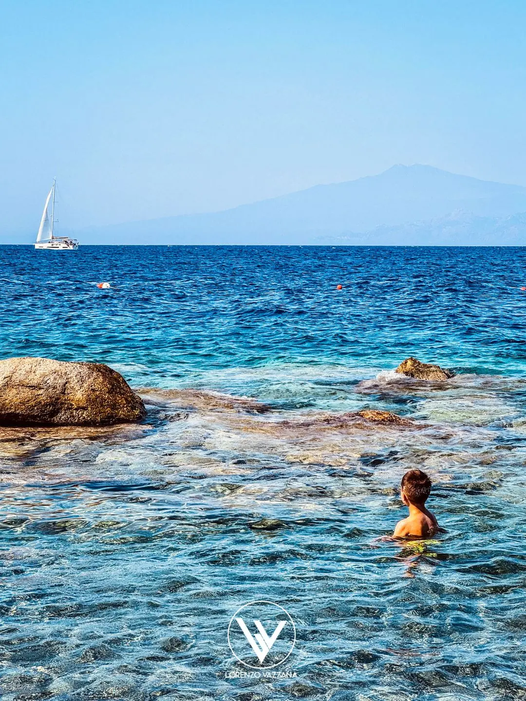 LA FOTO DEL GIORNO | Sguardi d'infanzia sul Mediterraneo