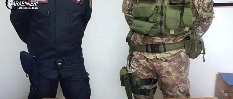 I Carabinieri trovano un fucile in un campo di ginestre selvatiche