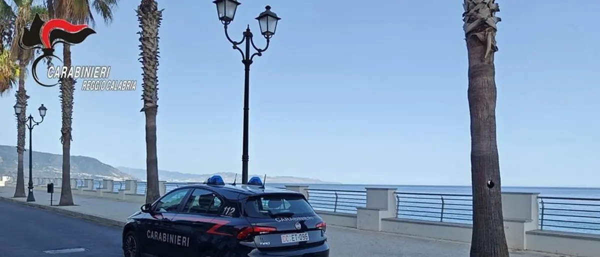 Bagnara, uno stabilimento balneare diventa un locale notturno abusivo: scatta il sequestro dei carabinieri