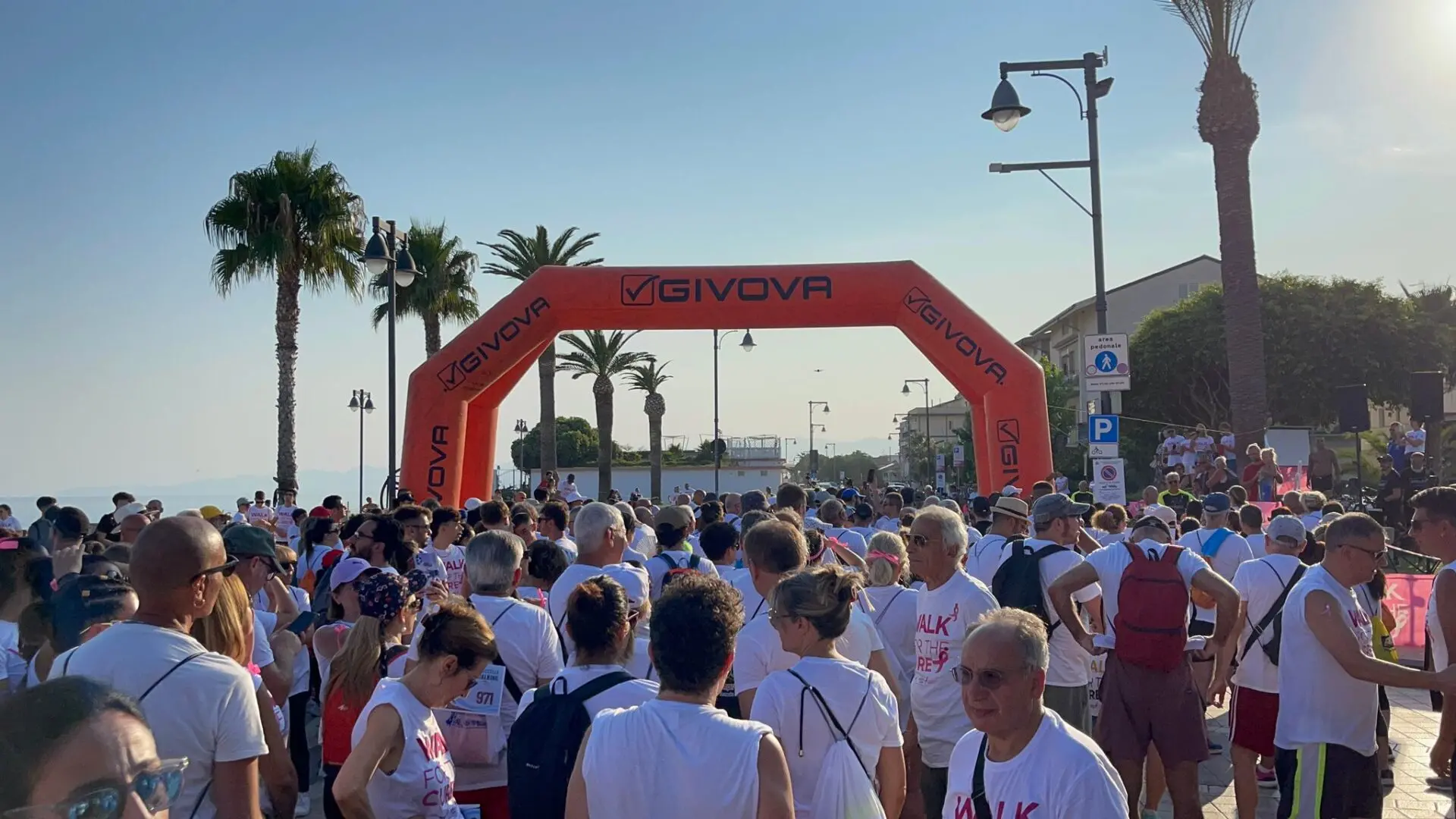 Roccella, oltre 3.000 cuori in marcia a passo di Fitwalking per sostenere la lotta ai tumori