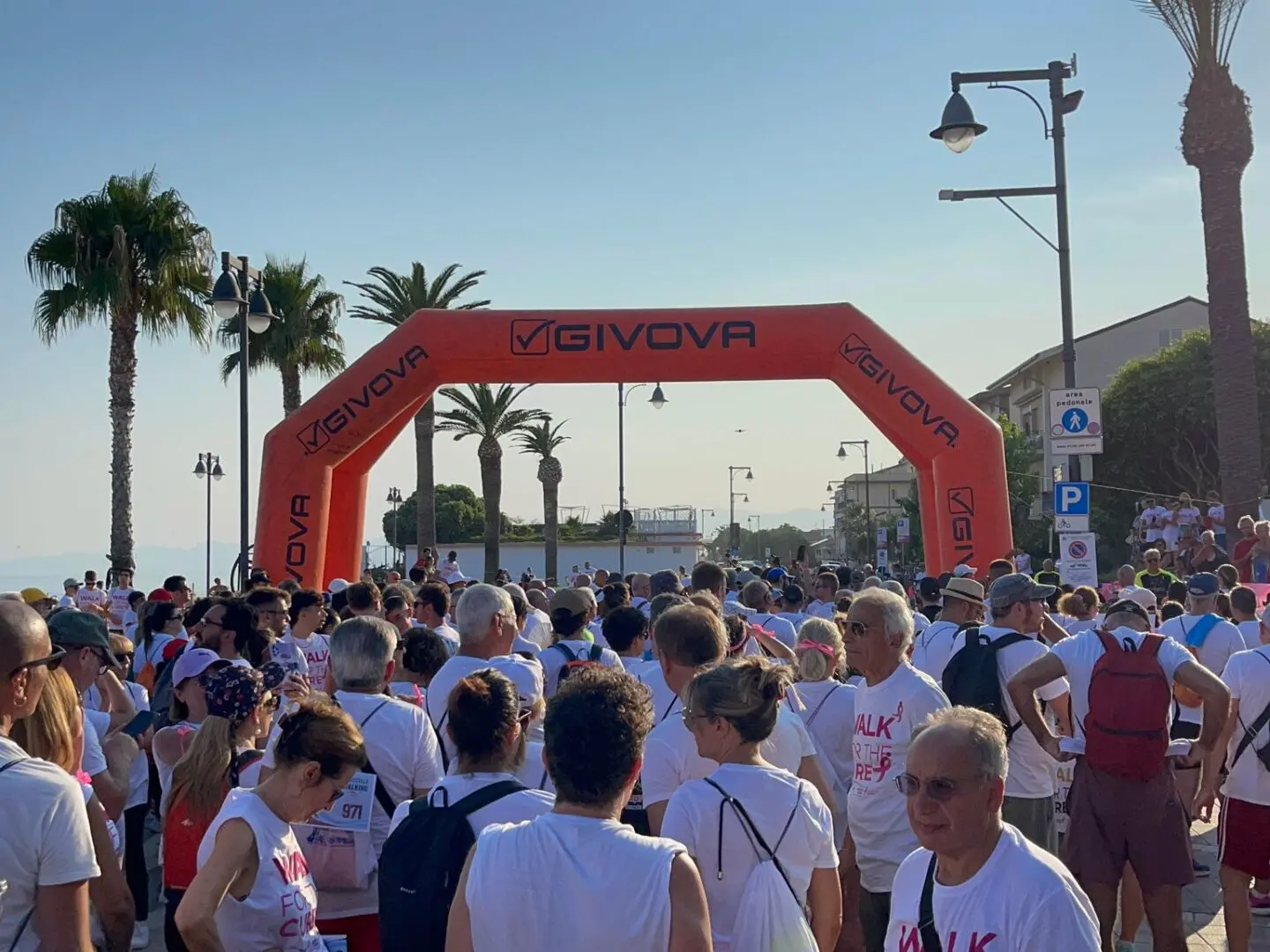 Roccella, oltre 3.000 cuori in marcia a passo di Fitwalking per sostenere la lotta ai tumori