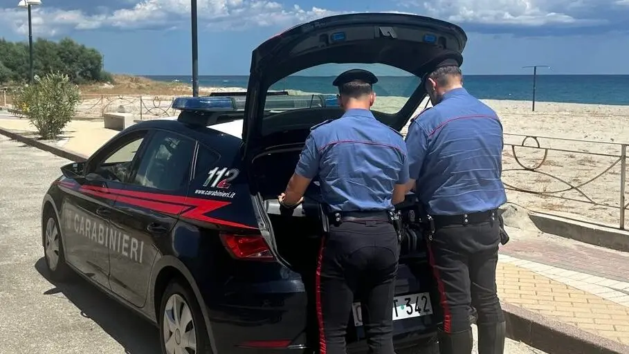 San Lorenzo e Condofuri, irregolarità in due lidi: quattro persone denunciate e sanzioni per oltre 9mila euro