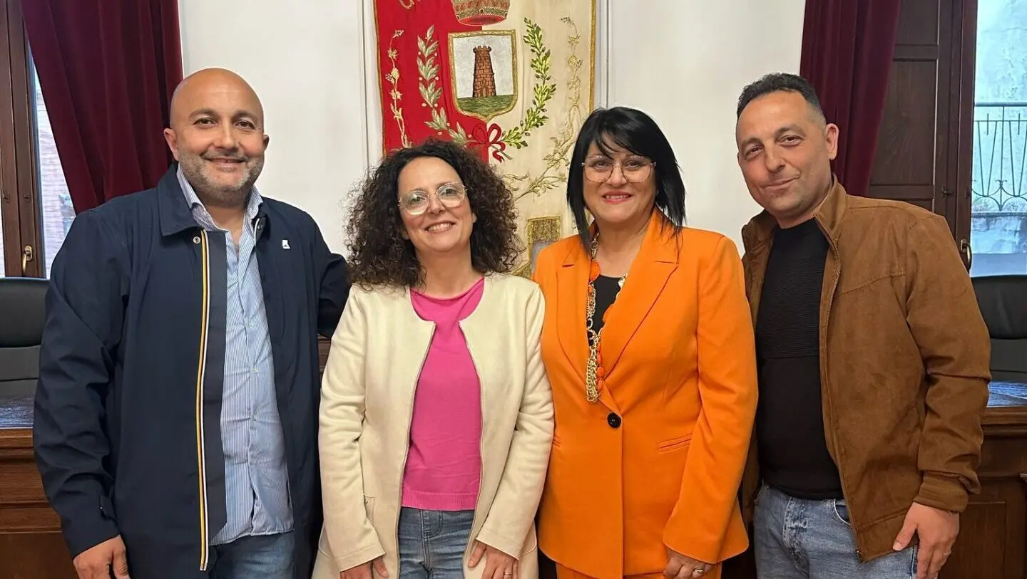 Gioiosa Ionica, “Costruire Insieme”: «Un’amministrazione che affossa turismo, commercio e vivibilità»