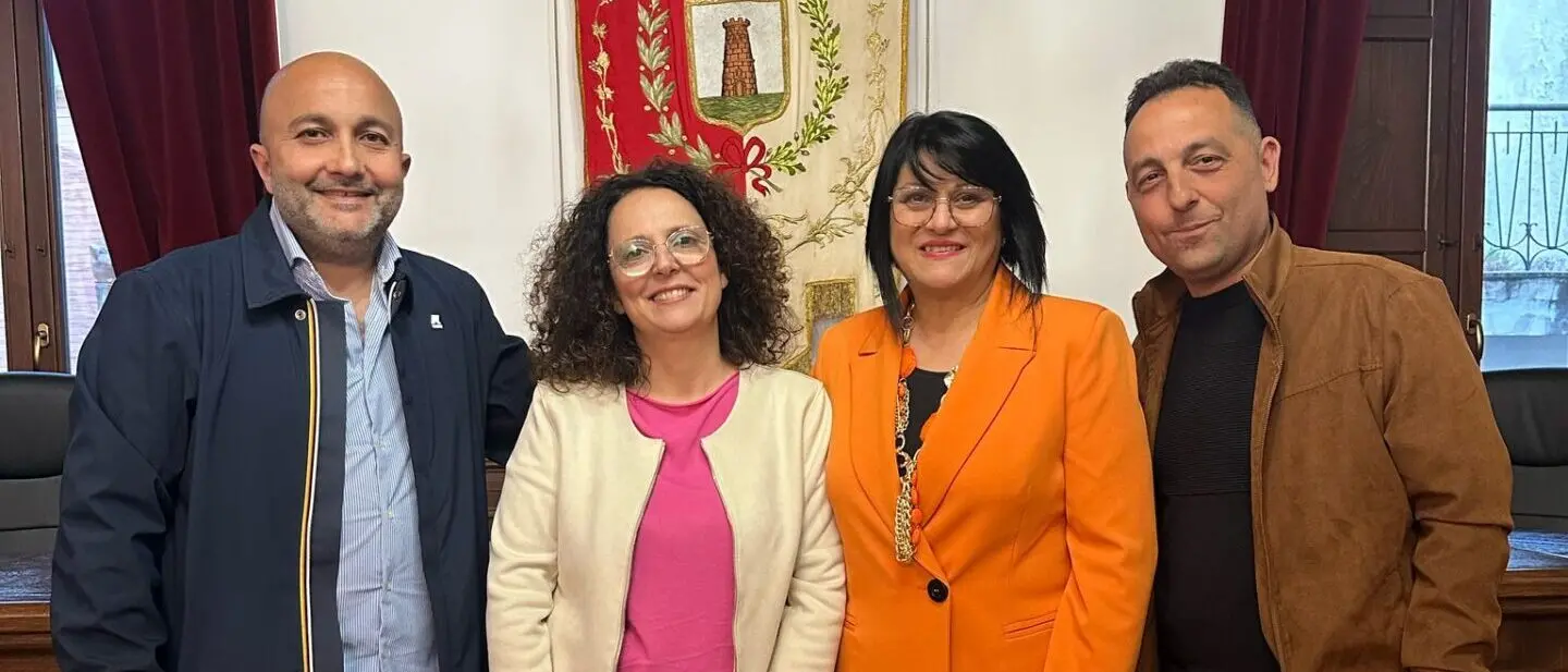 Gioiosa Ionica, “Costruire Insieme”: «Un’amministrazione che affossa turismo, commercio e vivibilità»