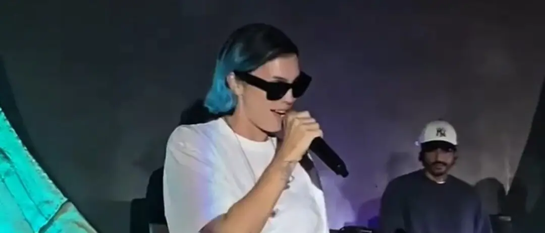 Rose Villain infiamma il Sunset di Locri e svela il suo legame con la Calabria