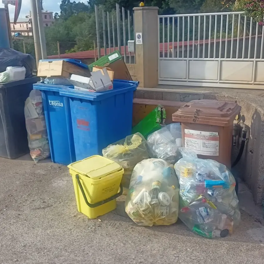 Bocale, i residenti: «Il quartiere è sommerso dai rifiuti»