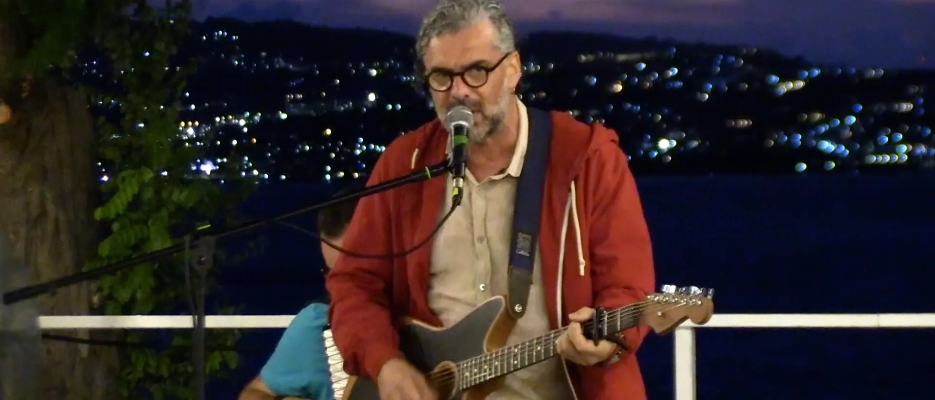 Fabio Macagnino e il suo Movimento Terra: dallo Stretto un inno alla rivoluzione pacifica che unisce arte, piazze e comunità - VIDEO