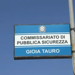 Arrestato dalla Polizia a Gioia Tauro un uomo evaso dai domiciliari: sorpreso per strada, ora è in carcere